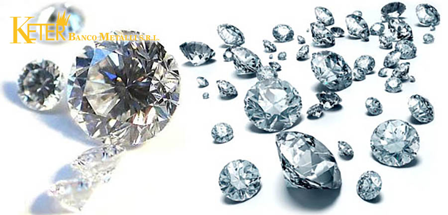 Diamanti di diverse dimensioni e tagli che mostrano le 4C: carato, colore, purezza e taglio, fondamentali per la classificazione e valutazione gemmologica.