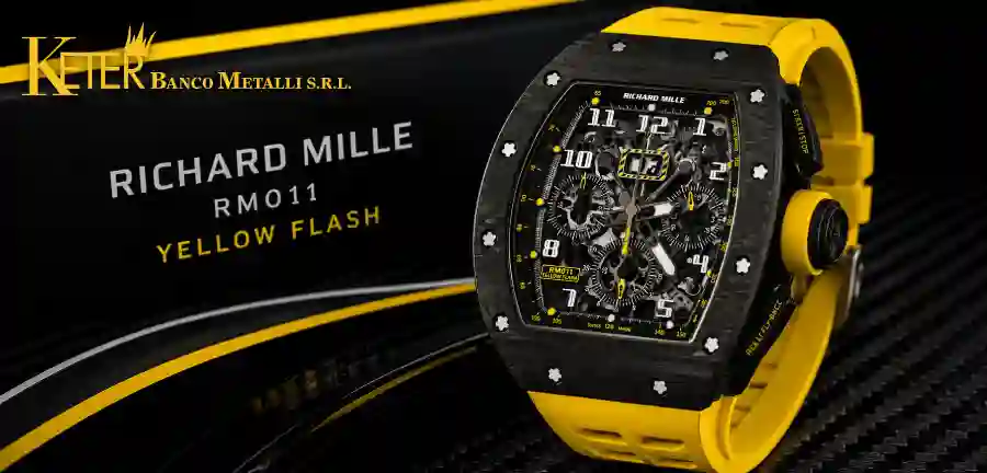 Orologio Richard Mille RM011 Yellow Flash in edizione limitata con cassa nera in carbonio, quadrante scheletrato e cinturino giallo sportivo su sfondo luxury