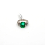 Anello smeraldo e diamanti luminosita e stile anello in oro bianco con smeraldo e diamanti un gioiello unico ketercomprooro