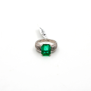 Anello smeraldo e diamanti luminosita e stile anello in oro bianco con smeraldo e diamanti un gioiello unico ketercomprooro