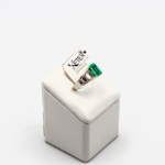 Elegante anello in oro bianco con smeraldo da 3,00 ct e diamanti taglio smeraldo da 1,30 ct, garantito KETER