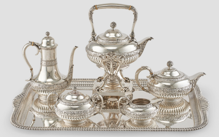 Compro argento a Roma: servizi da tè, posate, candelabri, e altri oggetti in argento - Ricevi pagamento in contanti immediato su KeterComproOro.it.