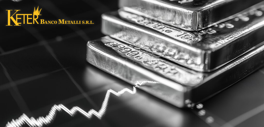 Lingotti d’argento posati su un grafico finanziario che mostra l’andamento del mercato. L’immagine rappresenta il ruolo dell’argento come bene rifugio e risorsa industriale nel 2024-2025.